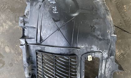 BMW 7  F01 F02 рест Подкрылок передний правый 