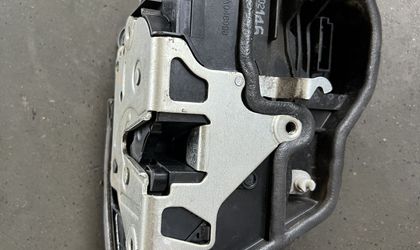 Замок перед П двери BMW X6 E71 