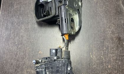 BMW X6 E71 E70 Замок с доводчиком задней R двери 
