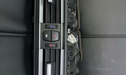Дефлектор воздуховод центр.  BMW 7 серия F01/F02
