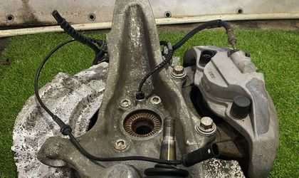 Поворотный кулак левый BMW 7 серия F01 F02