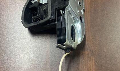  BMW 7 F01 F02 5 F10 Замок пассажирской двери