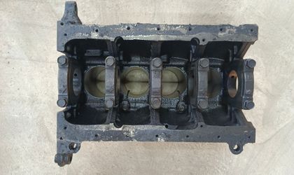 Блок цилиндров Mazda Capella IV 1991 RF