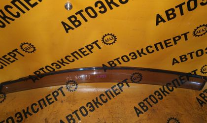 Ветровик передний левый  Toyota Auris ZRE152