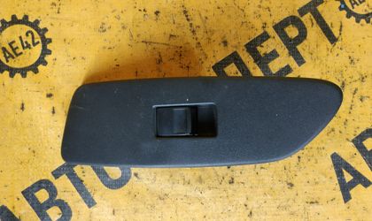 Кнопка стеклоподъемника Toyota Auris ZRE152
