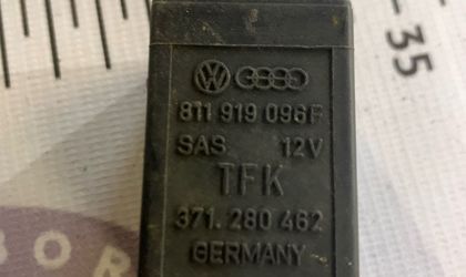 Блок управления (реле) Volkswagen Jetta, II 1985