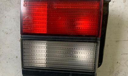 Фонарь крышки багажника правый VolkswagenPassat B3