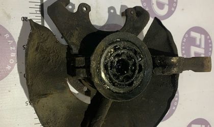 Поворотный кулак правый Volkswagen Jetta II 1985
