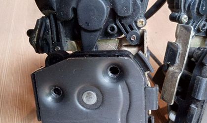 Электрозамок задней левой двери Mazda 323, BJ