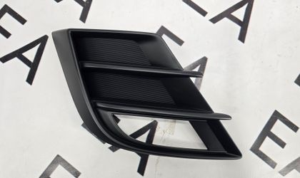 Накладка противотуманной фары правая Mazda 3 BL