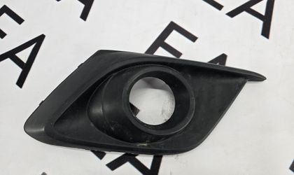 Накладка противотуманной фары правая Mazda 3 BM