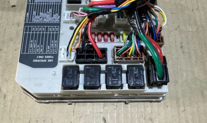 Блок предохранителей подкапотный Nissan Note E...