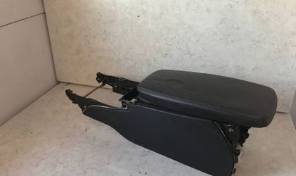 Подлокотник центральный Is gs300