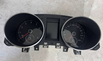 Приборная панель Volkswagen Golf 6