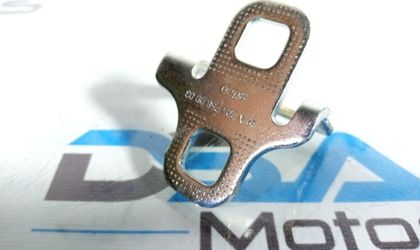Петля замка крышки багажника Mercedes W204