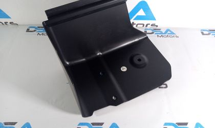 Крышка аккумулятора в багажнике Mercedes W204