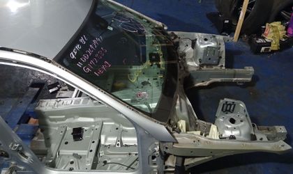 Лонжерон передний правый (четверть) Mercedes W204
