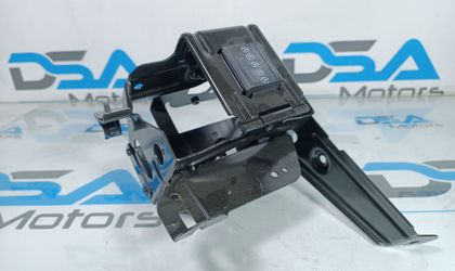 Крепление аккумулятора в багажнике Mercedes W204