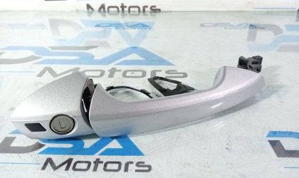 Ручка двери правая Mercedes W204 