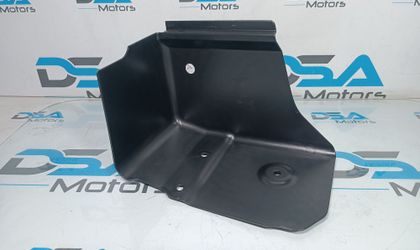 Крышка аккумулятора в багажнике Mercedes W204