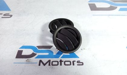 Дефлектор обдува стекла левый Mercedes W204