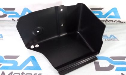 Крышка аккумулятора в багажнике Mercedes W204