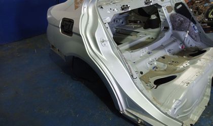 Крыло заднее правое Mercedes W204 из Японии