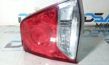 Фонарь задний левый на Toyota Land Cruiser 200