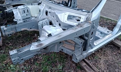 Лонжерон передний левый (четверть) Mercedes W204