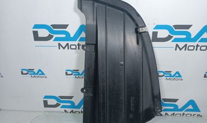 Защита днища задняя правая в бампер Mercedes W204