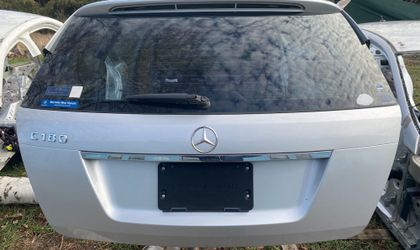 Крышка багажника Mercedes W204 Универсал Япония