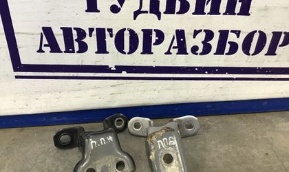 Петля двери передняя прав Toyota RAV4 III рес 2011