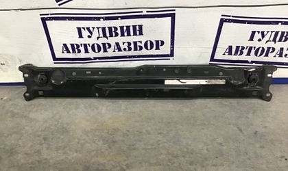 Панель телевизора(радиатора)Mercedes-Benz C180W204