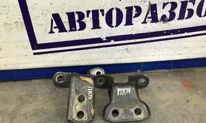 Петля двери передняя левая Toyota RAV4 III рес2011