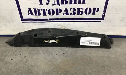 Пыльник крыла левый Mercedes-Benz C180 W204