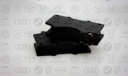 Тормозные колодки  передние toyota