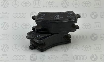 Тормозные колодки задние 4G0698451J