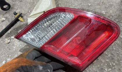 Фонарь крышки багажника левый Mercedes-Benz E-К...
