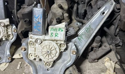 Стеклоподъемник задней правой двери Toyota Aven...