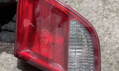 Фонарь крышки багажника правый Mercedes-Benz E-...