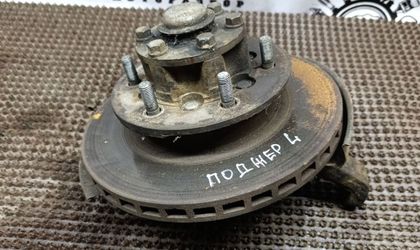 Поворотный кулак левый Mitsubishi Pajero, II (1...