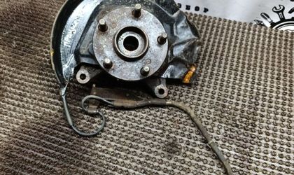 Поворотный кулак левый Toyota Camry, V40 (1994—...