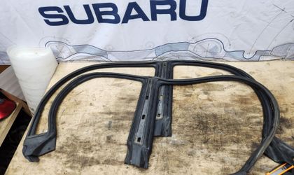 Уплотнители стекла боковые Subaru Impreza GD