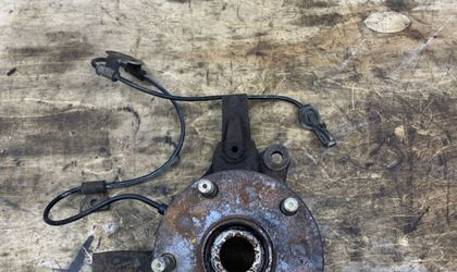 Ступица передняя левая Subaru Impreza GDB  5*114.3
