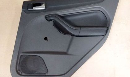 Обшивка двери задней правой Ford Focus II 
