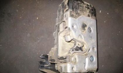 Замок пассажирской двери Opel Astra H 