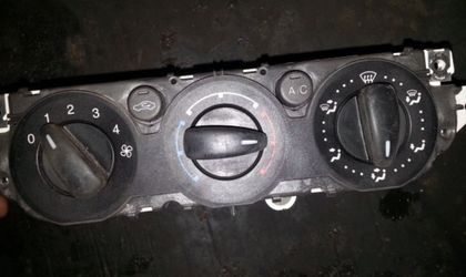 Блок управления отопителем Ford Focus II 