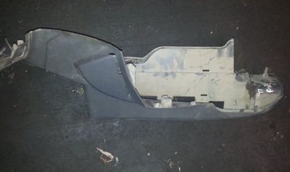 Опора полки багажника Ford Focus II левая Хэтчбек