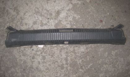 Накладка багажника Daewoo Nexia центральная