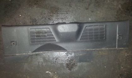 Накладка багажника Peugeot 307 I центральная
